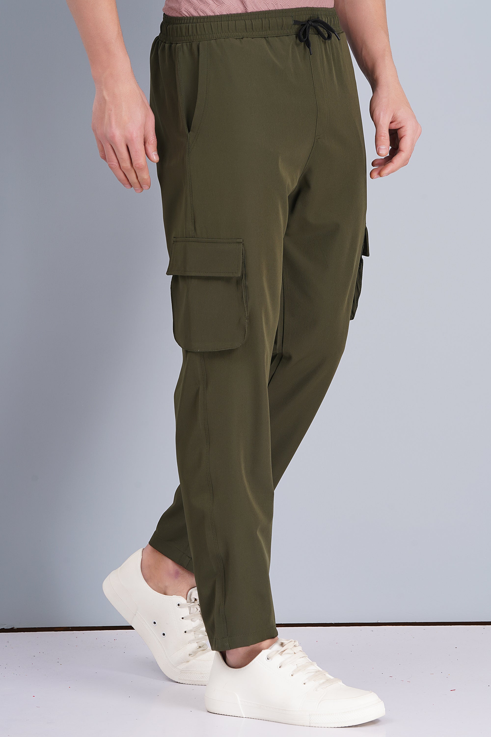 Men's mid-rise cargo track pant